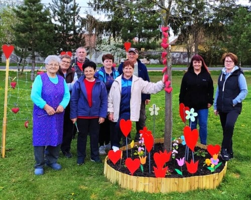 Rózsa-Vát Egyesület anyák napi csoportkép