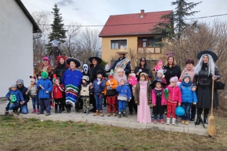 Farsangi kulturális rendezvény csoportkép