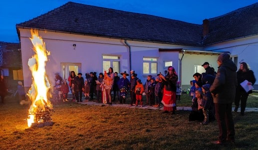 Farsangi kulturális rendezvény kiszebáb égetés