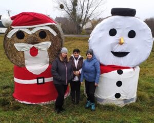 Rózsa-Vát Egyesület téli szalmabábuk csoportkép