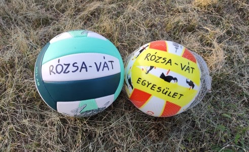 Rózsa-Vát Egyesület röplabdapálya labdák